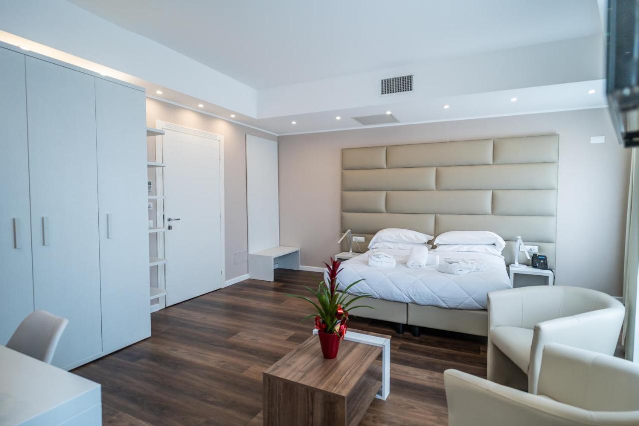 Hotel Globo Suite-Correnti Hotels Санремо Экстерьер фото