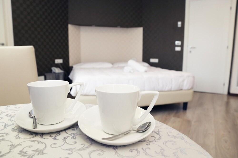 Hotel Globo Suite-Correnti Hotels Санремо Экстерьер фото